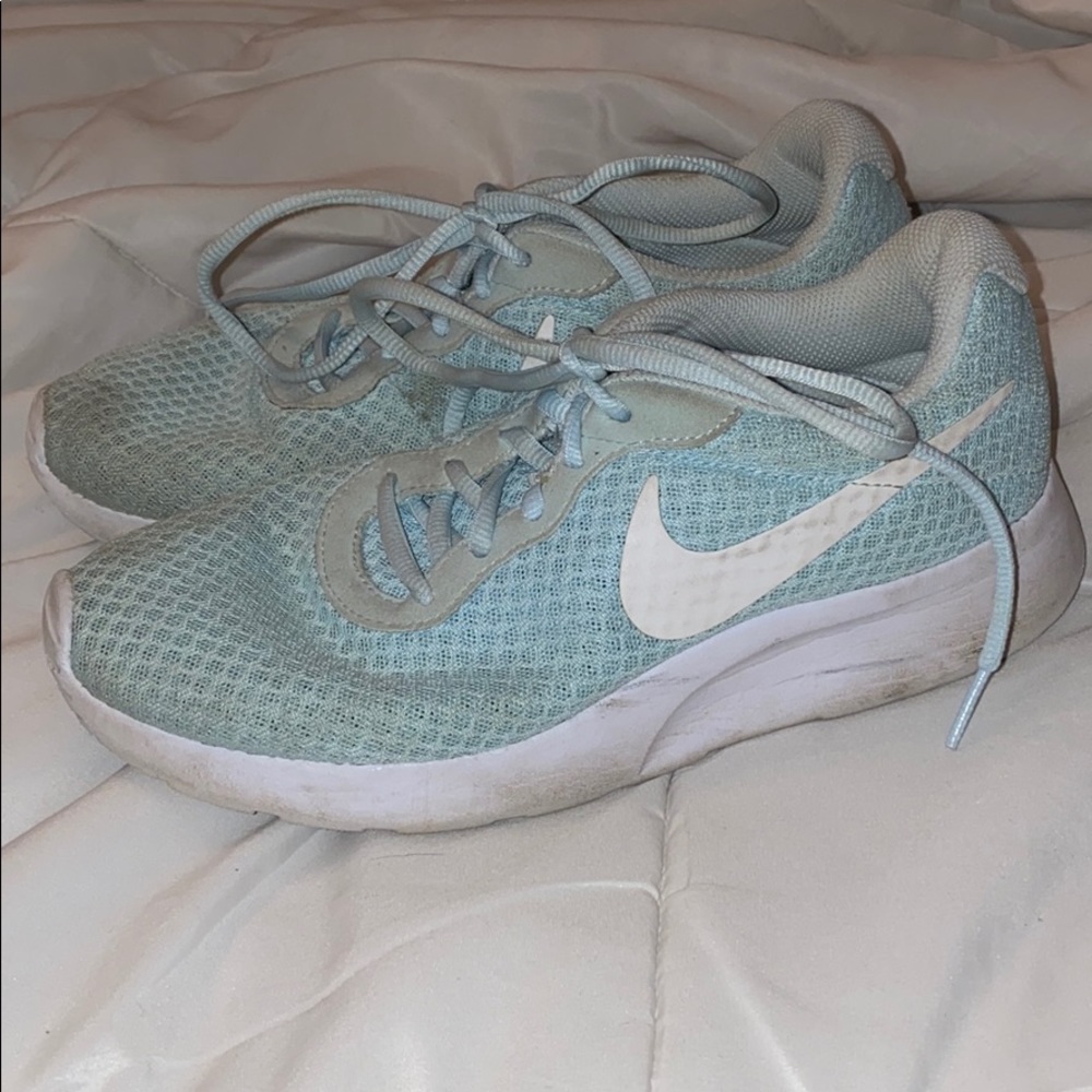 light blue/teal nike tennis shoes | size: 8
